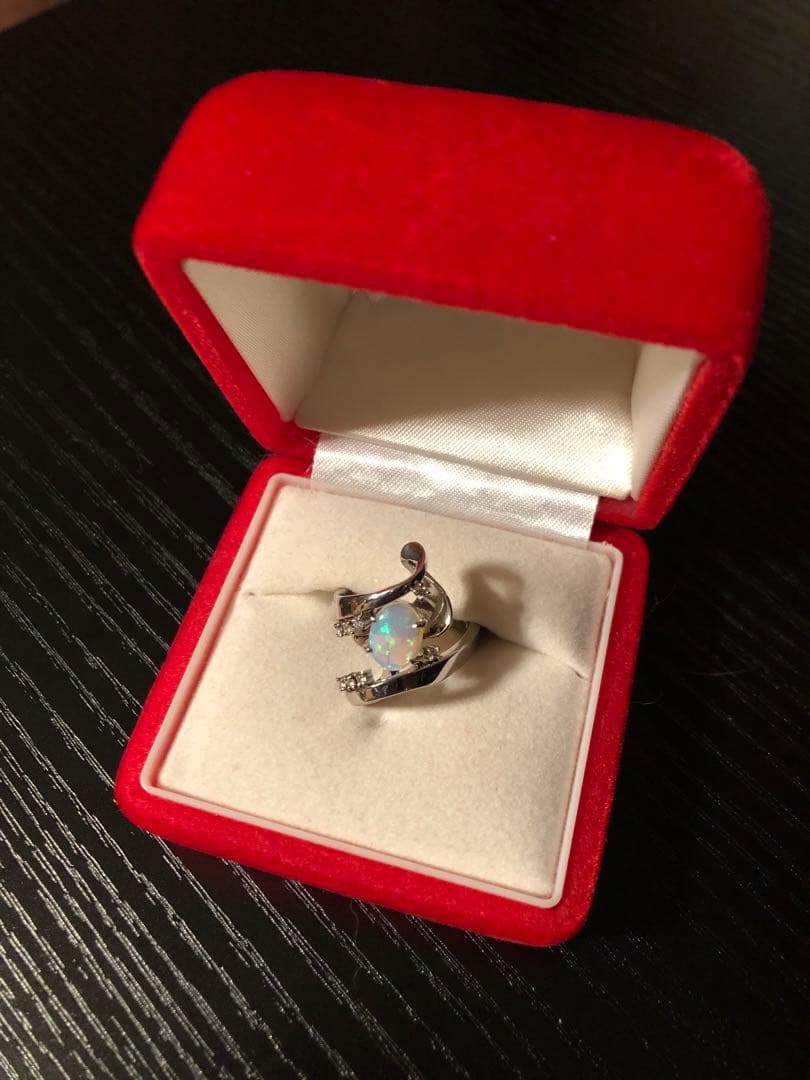 プラチナ　オパール リング　箱付き
