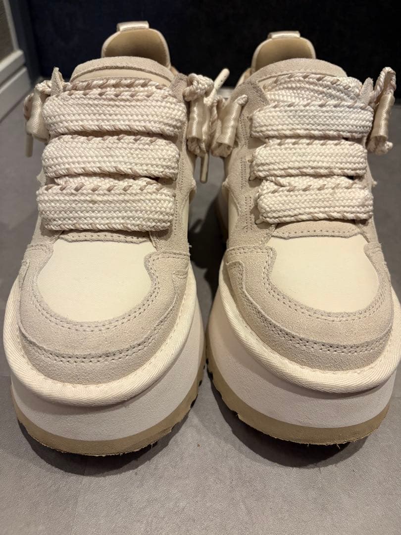 UGG スニーカー　厚底