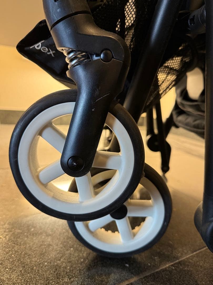 【美品】イージーS ツイスト2 《背面.対面》生後1M〜OKベビーカー