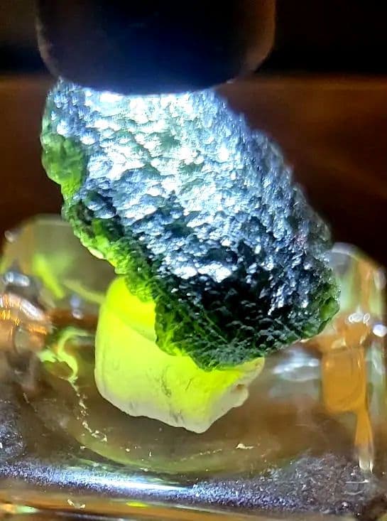 ！！本物保証！！★天然モルダバイト★　原石　鑑別書付き