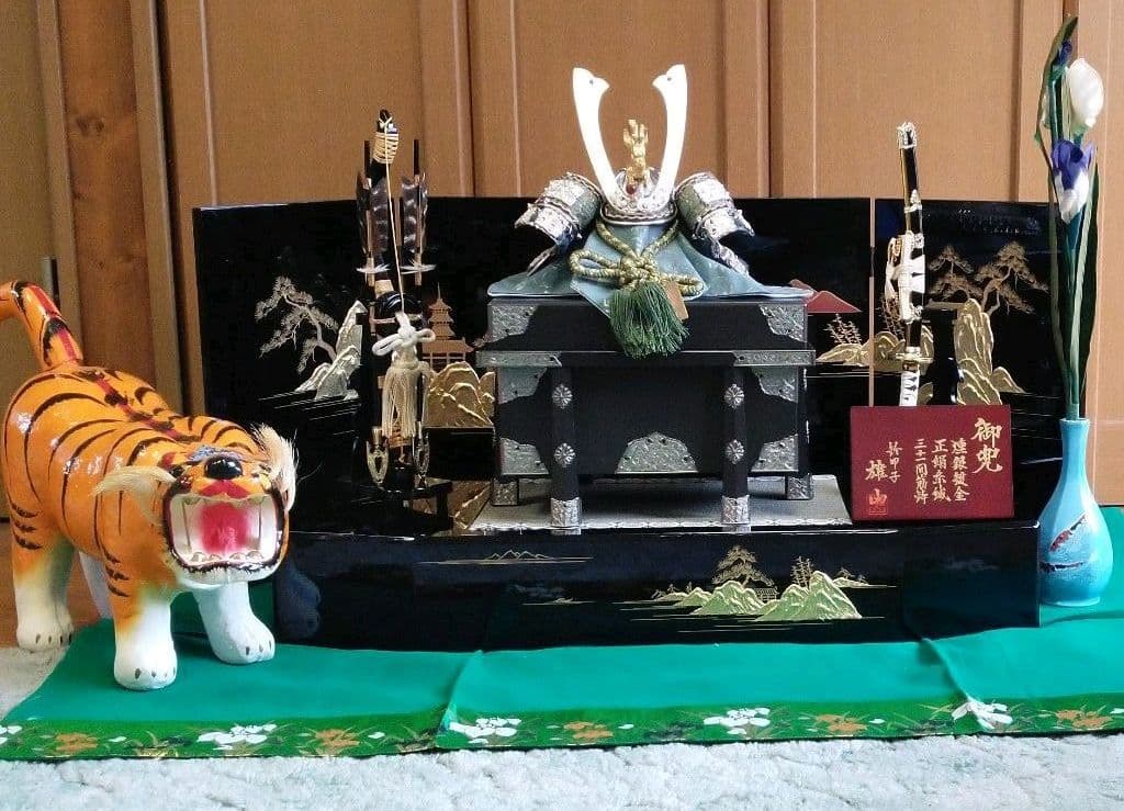 五月人形鈴甲子雄山　御兜　兜飾り　首振り虎付き