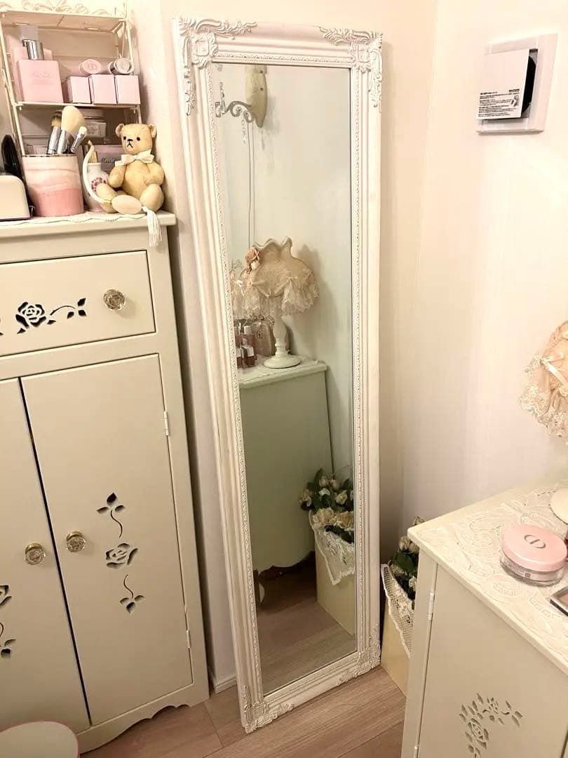 も*か様 アンティーク　シャビーシック　装飾的なホワイトスタンドミラーお正月だけ