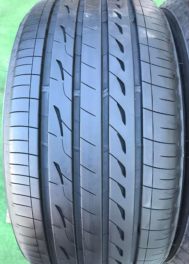 275/40 R19 BRIDGESTONE REGNO ラジアルタイヤ