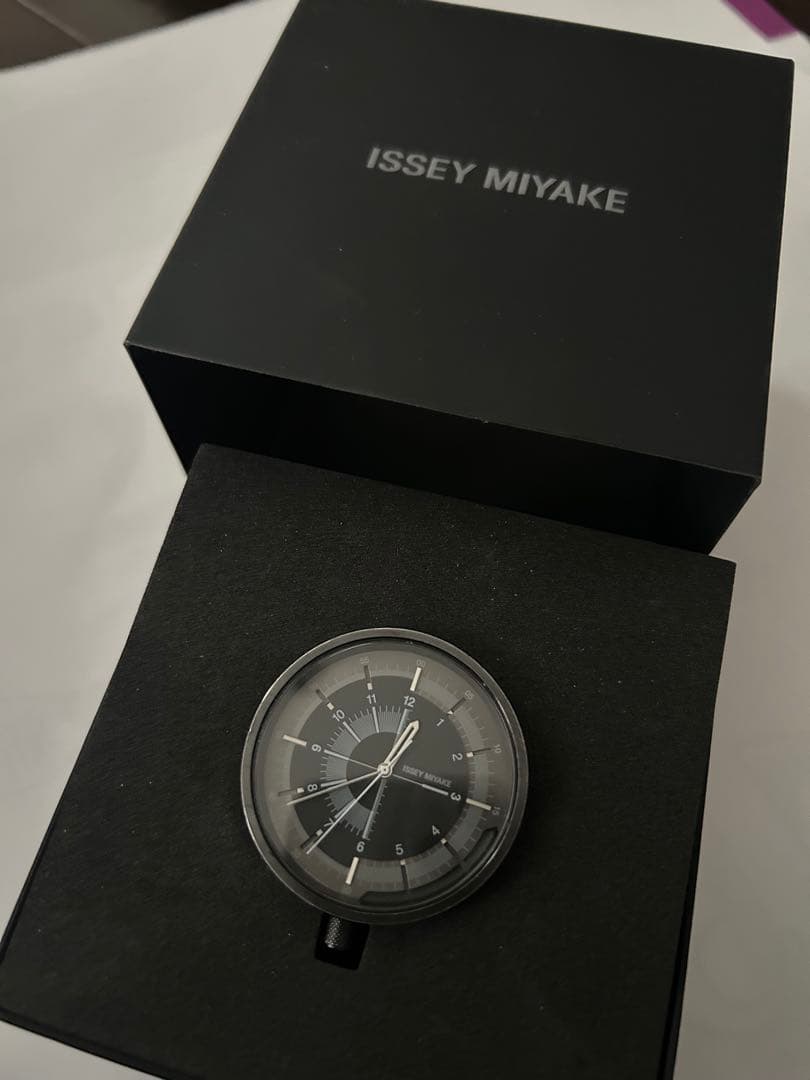 ISSEI MIYAKE 腕時計　一時お値下げ中