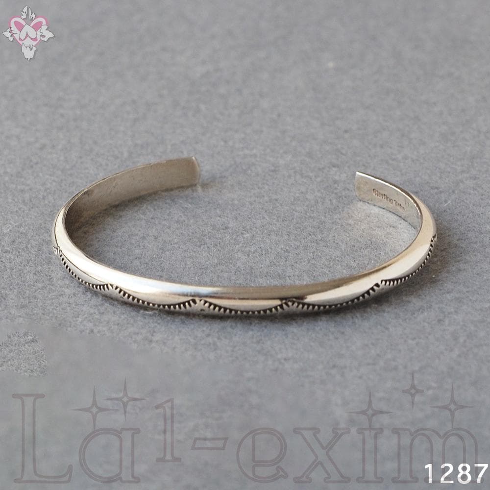 美品 インディアンジュエリー ナバホ TAHE 刻印 シルバー 純銀製 バングル