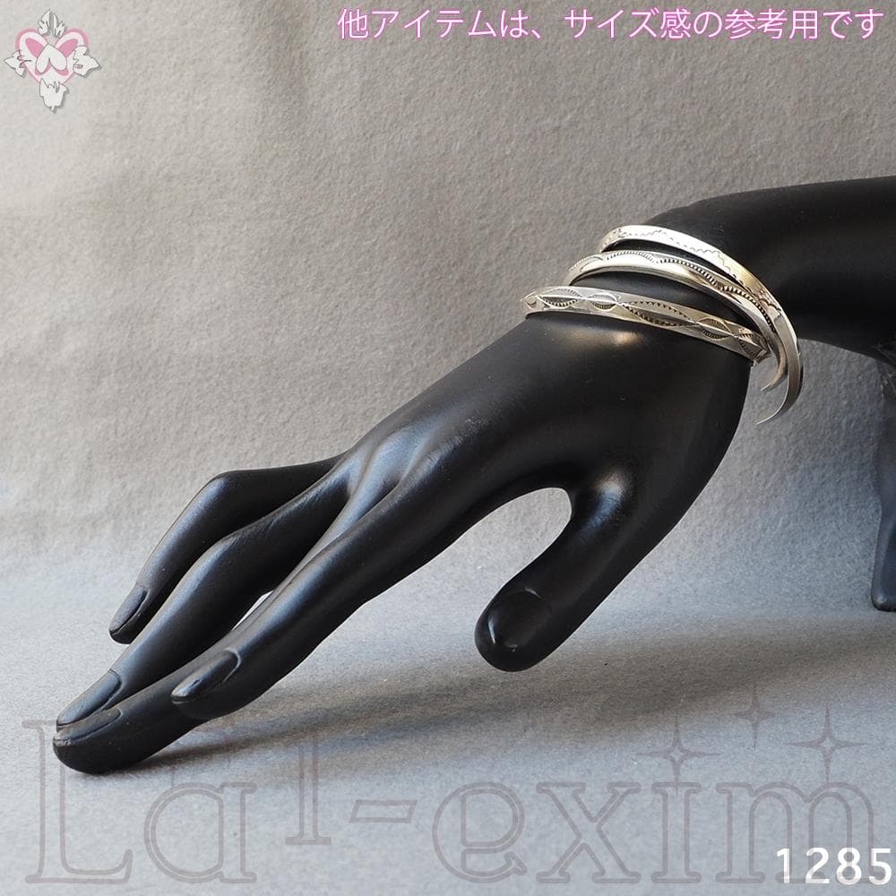 美品 インディアンジュエリー ナバホ TAHE 刻印 シルバー 純銀製 バングル