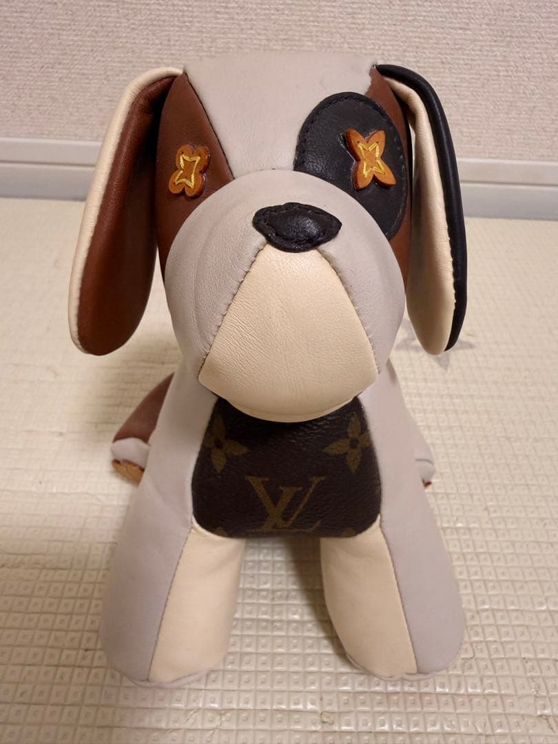 ルイヴィトン イヌ置物 戌年の方！