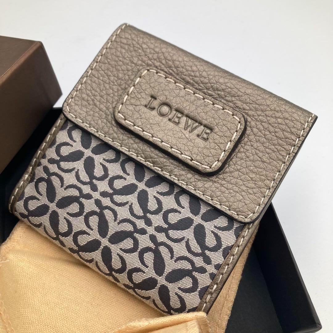 ！新品！　ロエベ　折り財布　アナグラム　付属品完備　13A