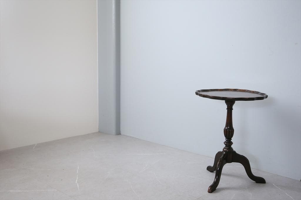 英国アンティーク木製ワインテーブル/サイドテーブル/丸机/飾り棚(89-107)