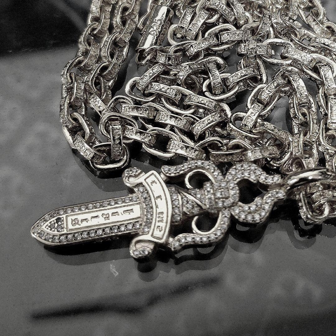 超豪華 18K WG 仕様 ダガー パヴェ ペンダント & ペーパーチェーン