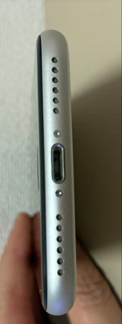 【美品・カメラ難あり】iPhone SE2 128GB SIMフリー