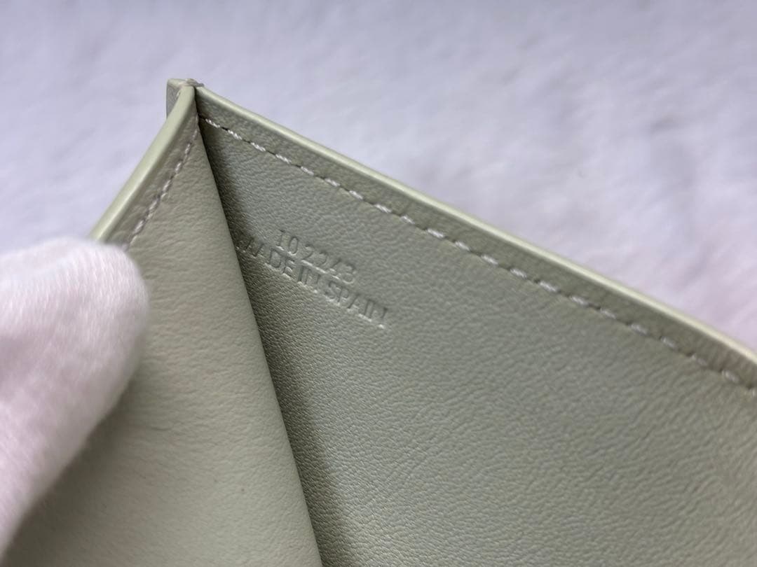 y*i様 【最終値下げ】LOEWE ロエベ　アナグラム　レザー　トライフォールド