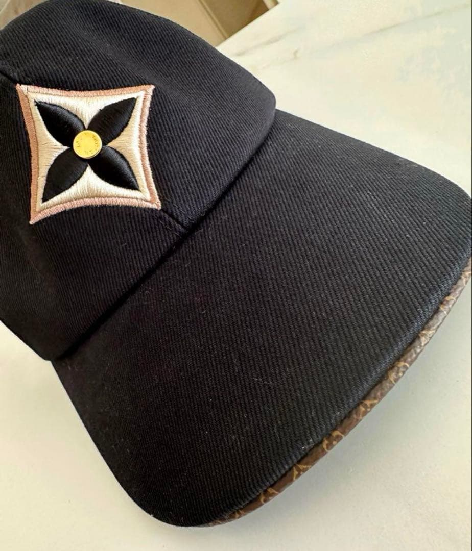 ルイヴィトン　LVキャップ　美品