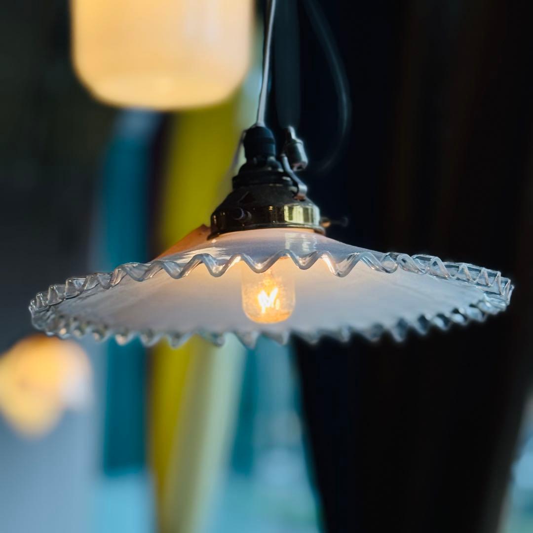 フランス製 ミルクガラス フリル シェードランプ ヴィンテージ