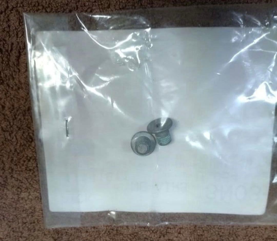 ベンツ 純正W205 AMGラインディスクローターブレーキパッド1台分