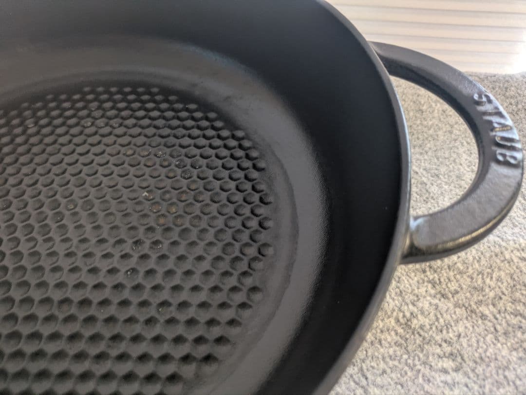 金曜日まで2000円引きstaub ニダベイユ　28センチ　ブラック