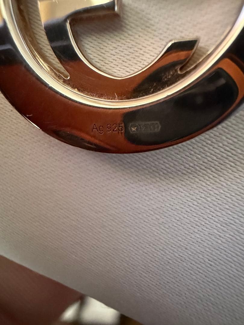 シルバーのGUCCIロゴペンダントネックレス、カーブチェーン