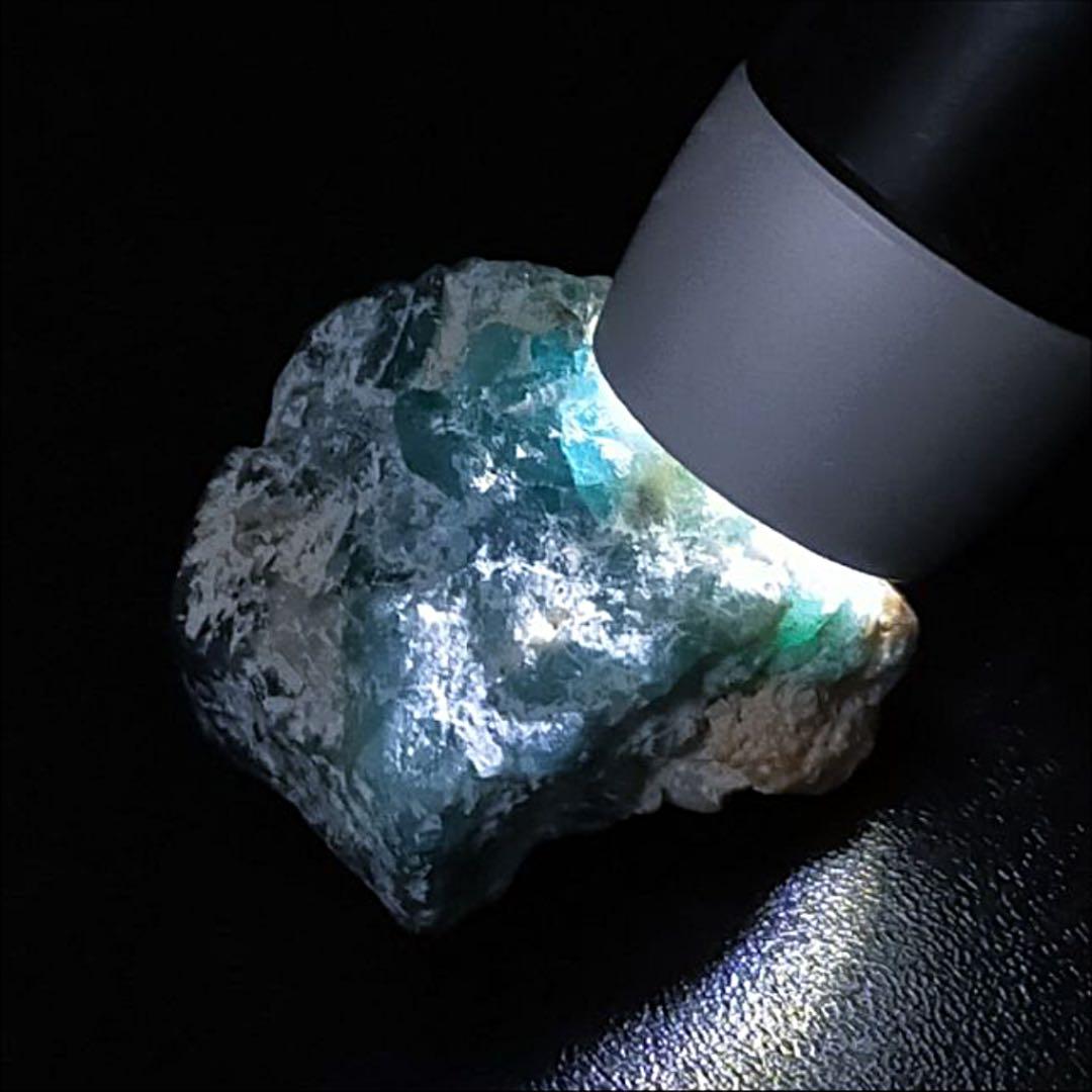 【マダガスカル産】グランディディエライト/雲母の原石⑤