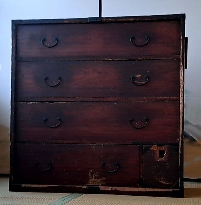 年季が入り過ぎた江戸時代の桐？箪笥