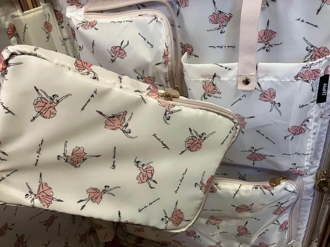 【未使用級】エース ハントHaNT ラミエンヌ 87L キャリーケース　ブラック