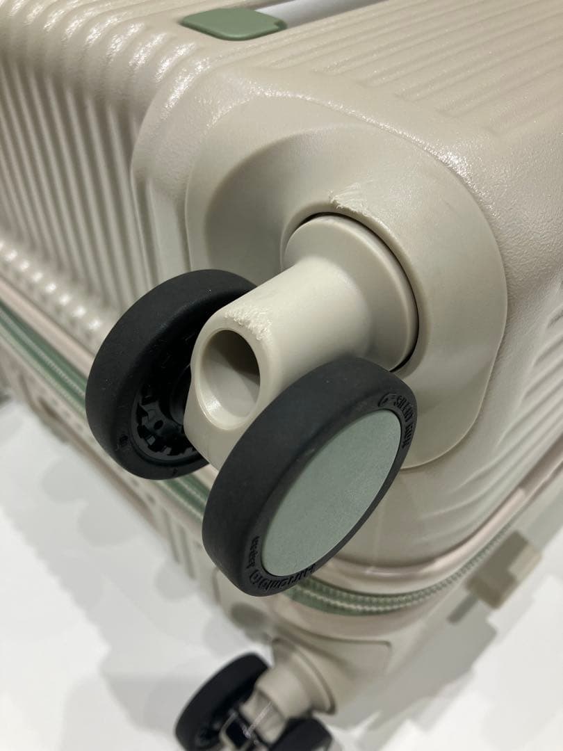 めぐめぐ　イノベーター　55L サンドベージュ　スーツケース