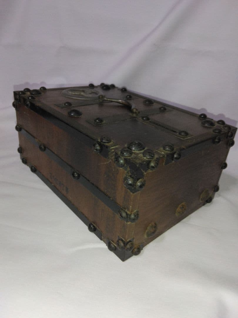 高知信用金庫　貯金箱　千両箱　土佐藩 　山内家 家紋入り