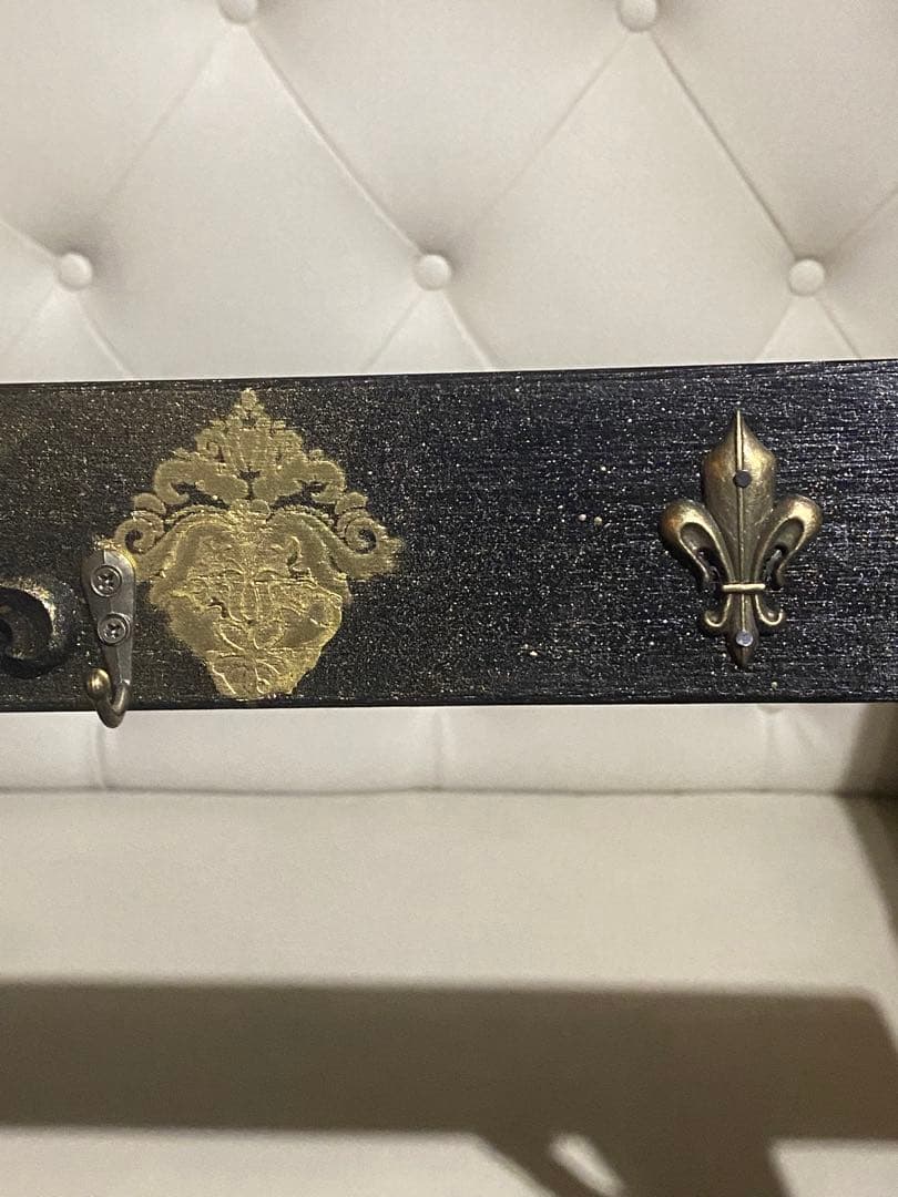 百合紋章♦️ローズ♦️ゴシック♦️壁掛け ４連ハンガーラック♦️小物掛け付♦️未使用♦️桐材