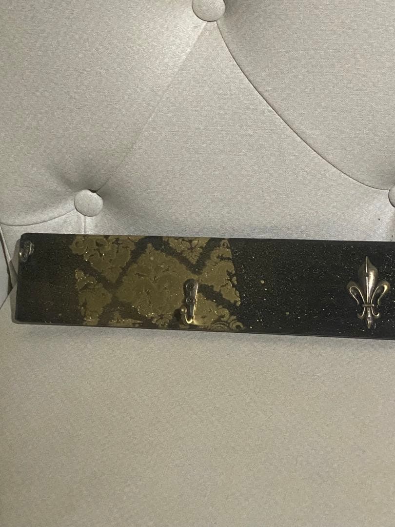 百合紋章♦️ローズ♦️ゴシック♦️壁掛け ４連ハンガーラック♦️小物掛け付♦️未使用♦️桐材