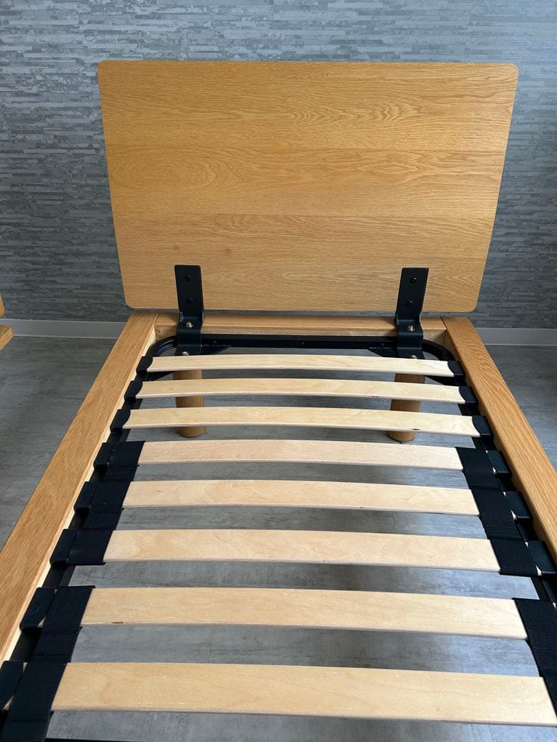 無印良品　ベッドフレーム　スモールシングル　オーク材　①