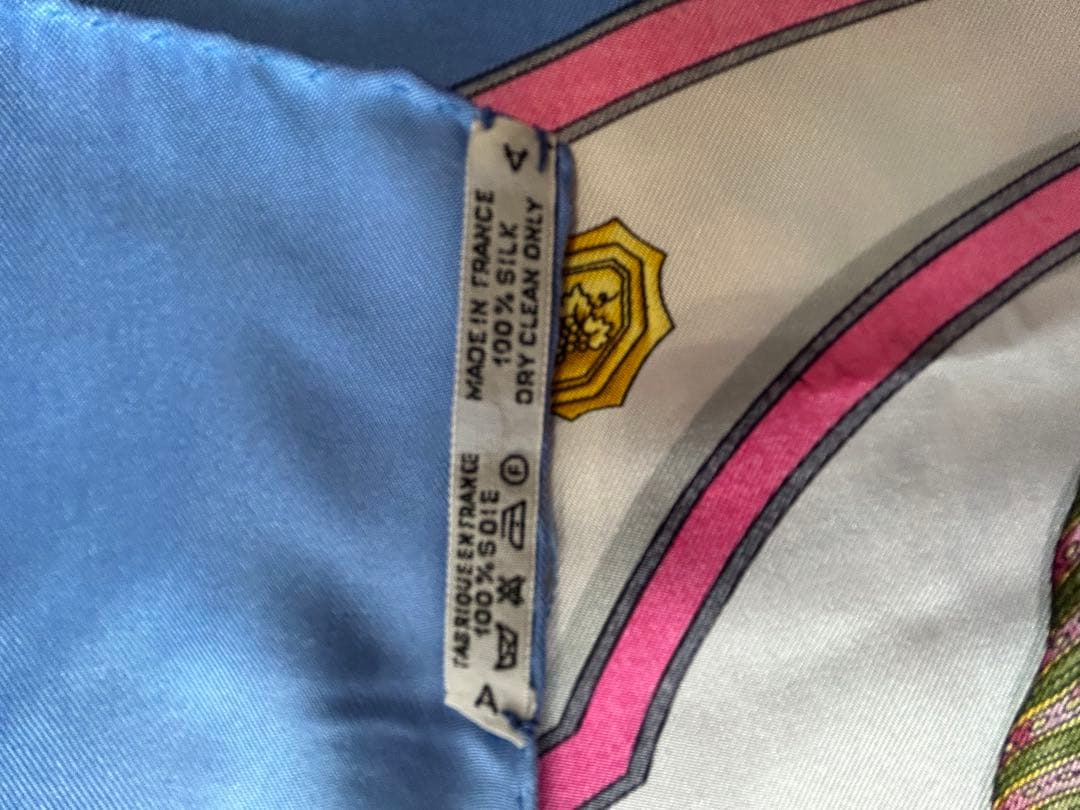 HERMES エルメス　シルクスカーフ 大判　宝石瓶