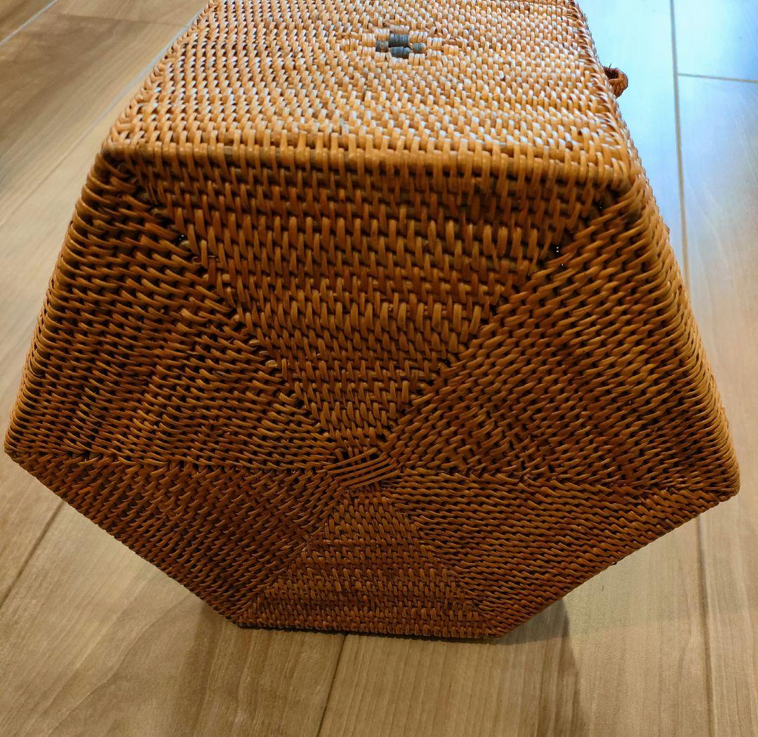 アジアン雑貨　アタのカゴ　未使用品　アタで編まれたフタ付き小物入れケース [L]