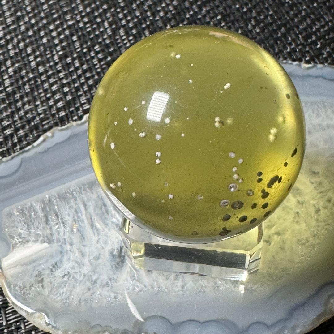 最高グレード☆彡クリストバライト入り◇リビアングラス◇丸玉　約33.8㎜