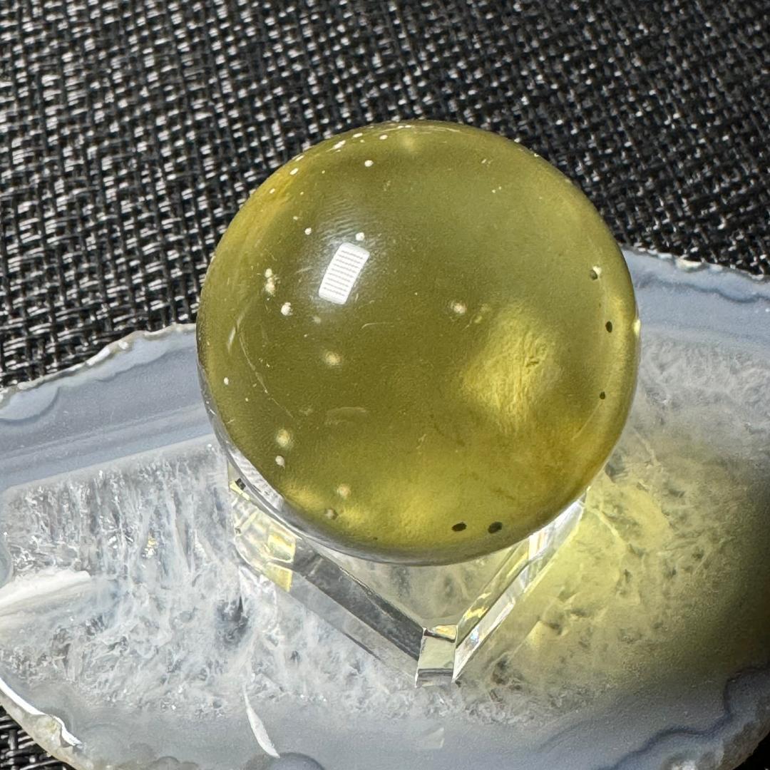 最高グレード☆彡クリストバライト入り◇リビアングラス◇丸玉　約33.8㎜