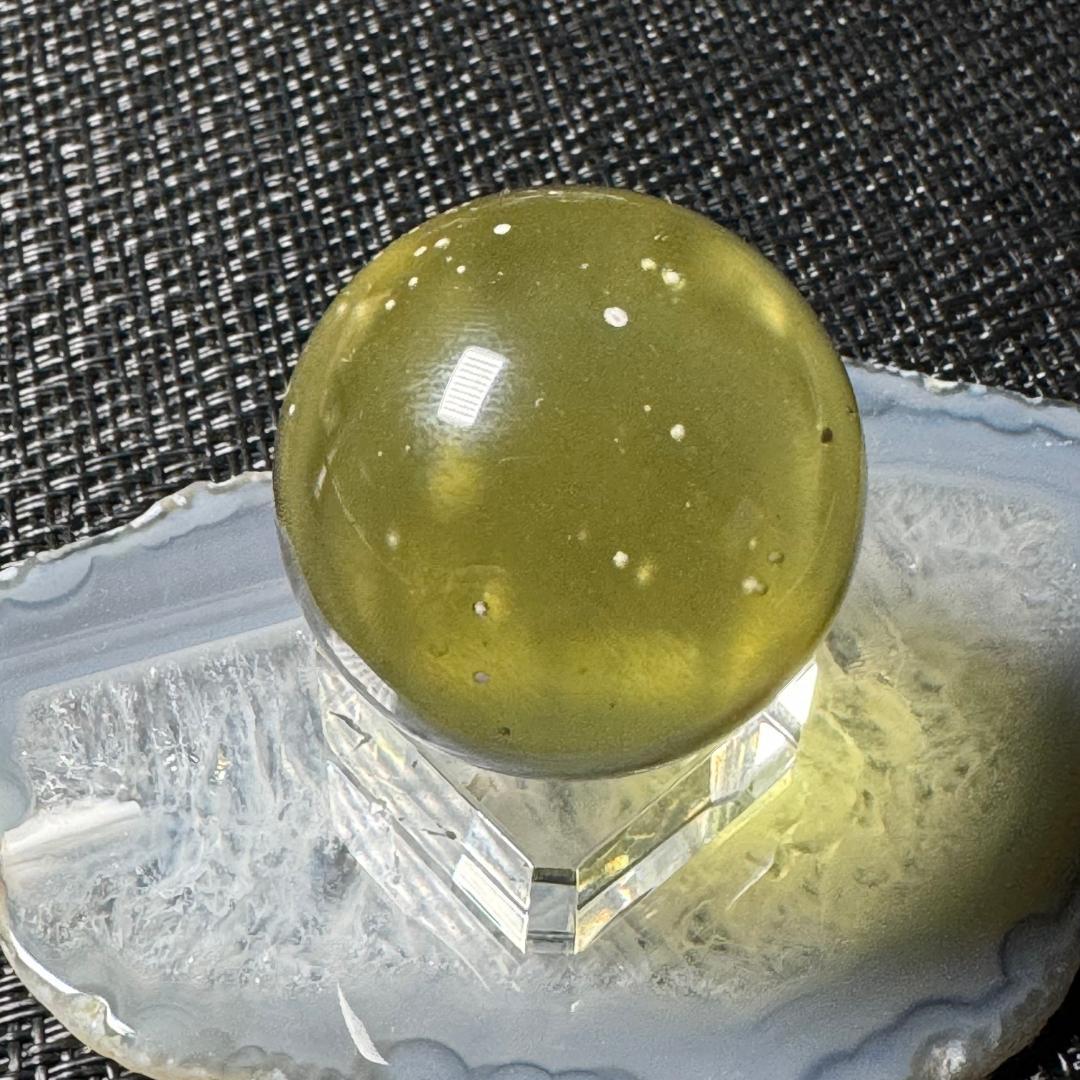 最高グレード☆彡クリストバライト入り◇リビアングラス◇丸玉　約33.8㎜