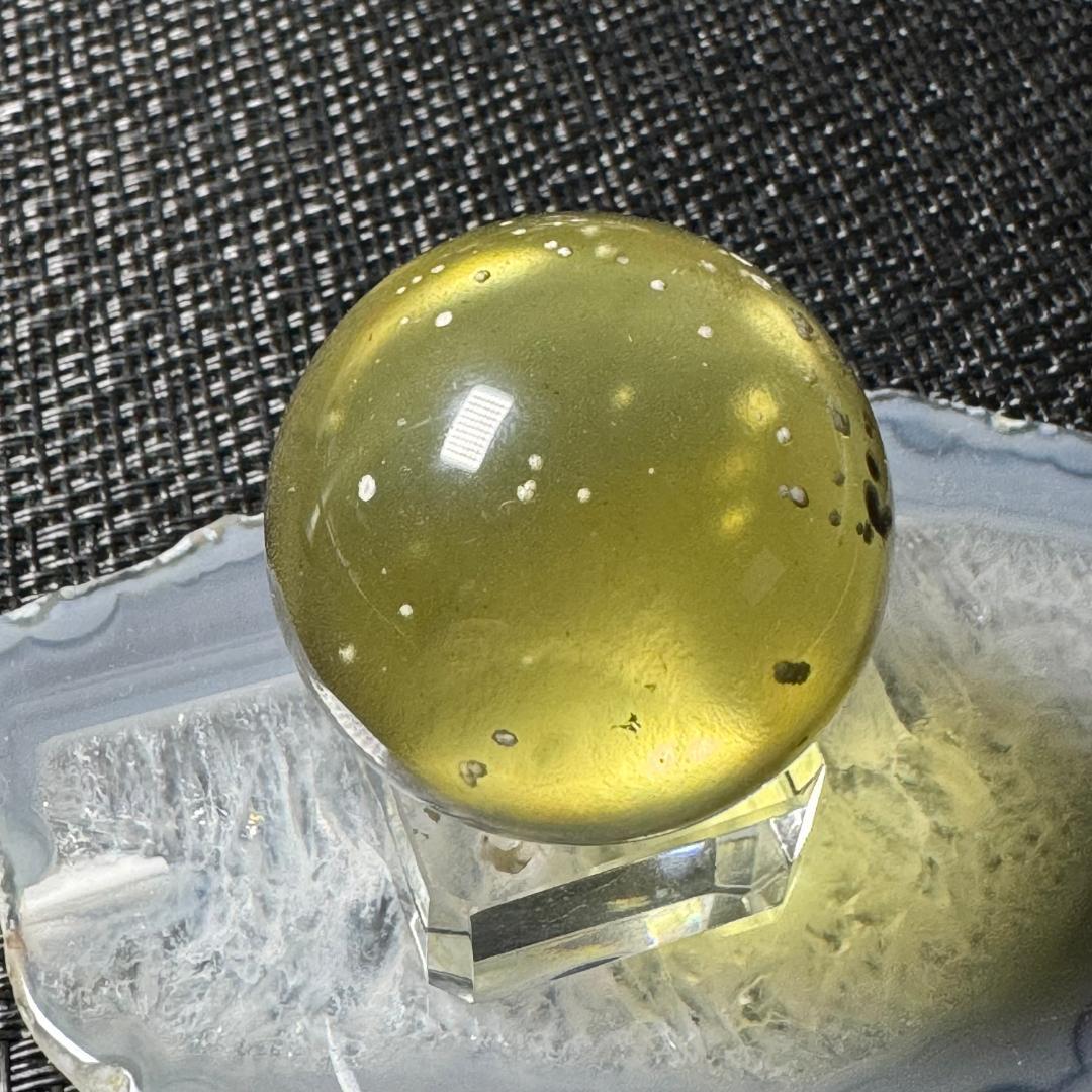 最高グレード☆彡クリストバライト入り◇リビアングラス◇丸玉　約33.8㎜