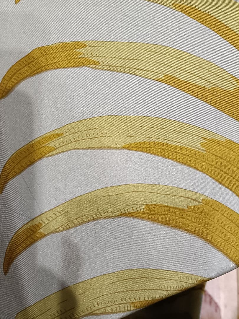 美品希少　エルメス　ディップダイ　王者の風格　 カレジュアン　シルク約140cm