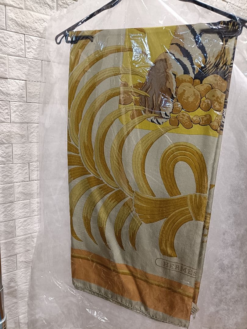 美品希少　エルメス　ディップダイ　王者の風格　 カレジュアン　シルク約140cm