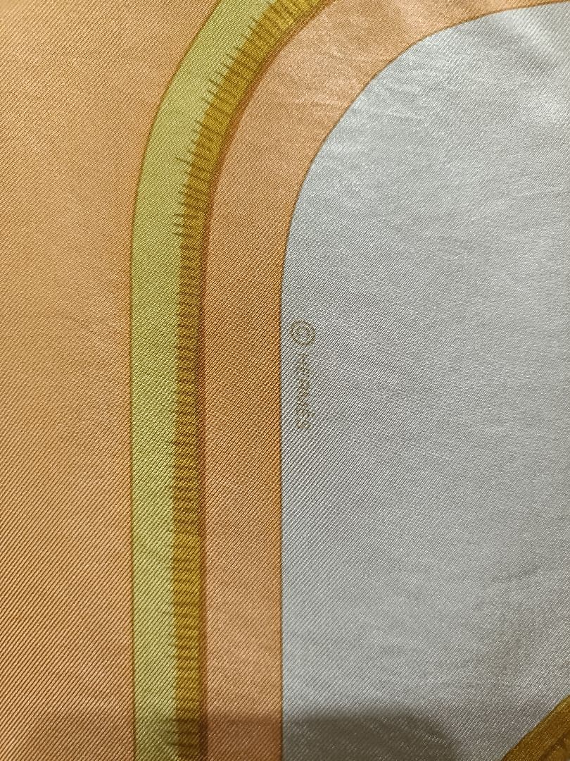 美品希少　エルメス　ディップダイ　王者の風格　 カレジュアン　シルク約140cm