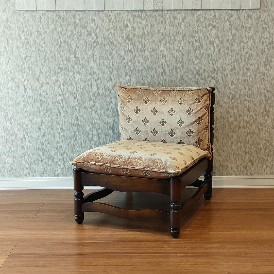 ナガノインテリア　一人掛けソファ　クラシカル　クッション付き①