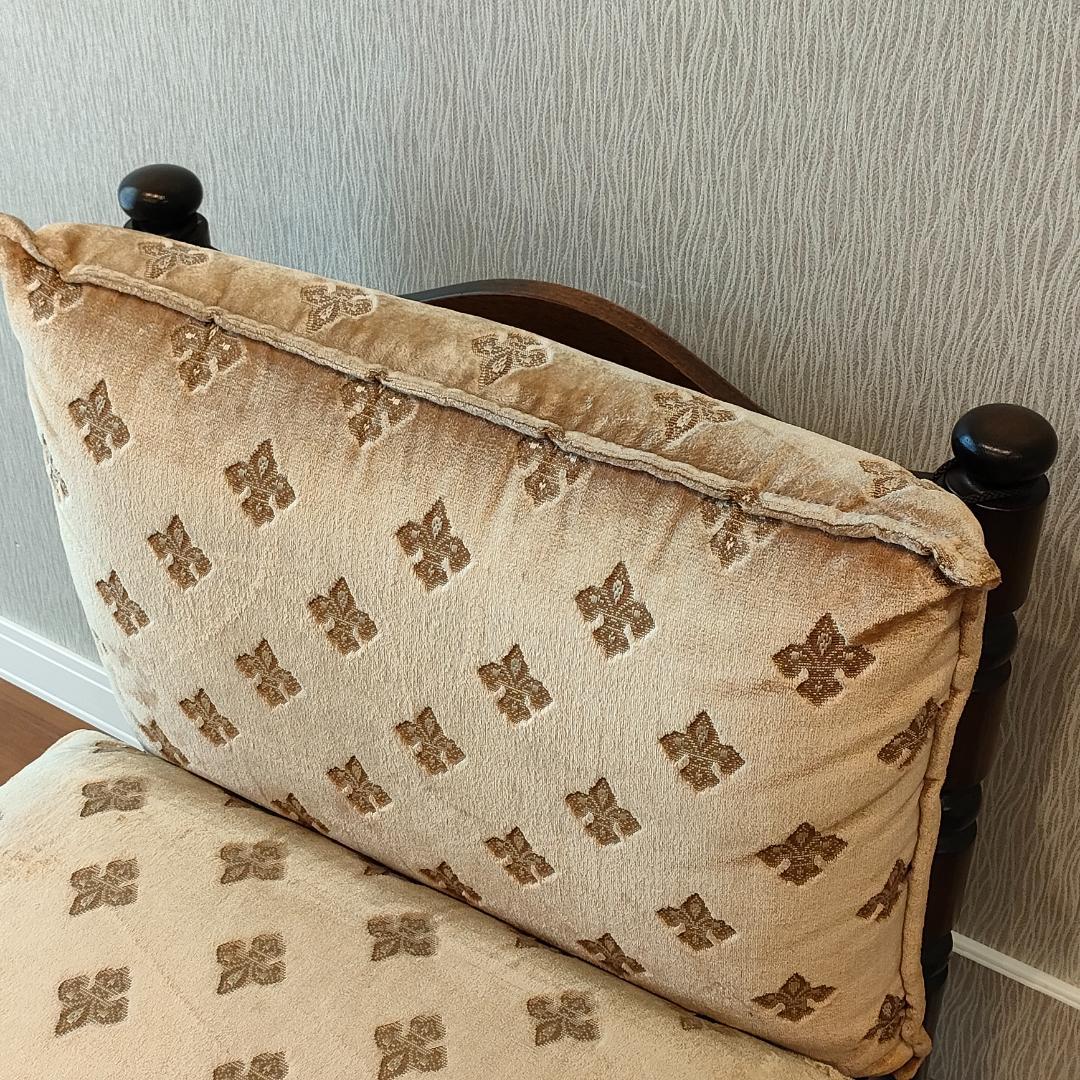 ナガノインテリア　一人掛けソファ　クラシカル　クッション付き①