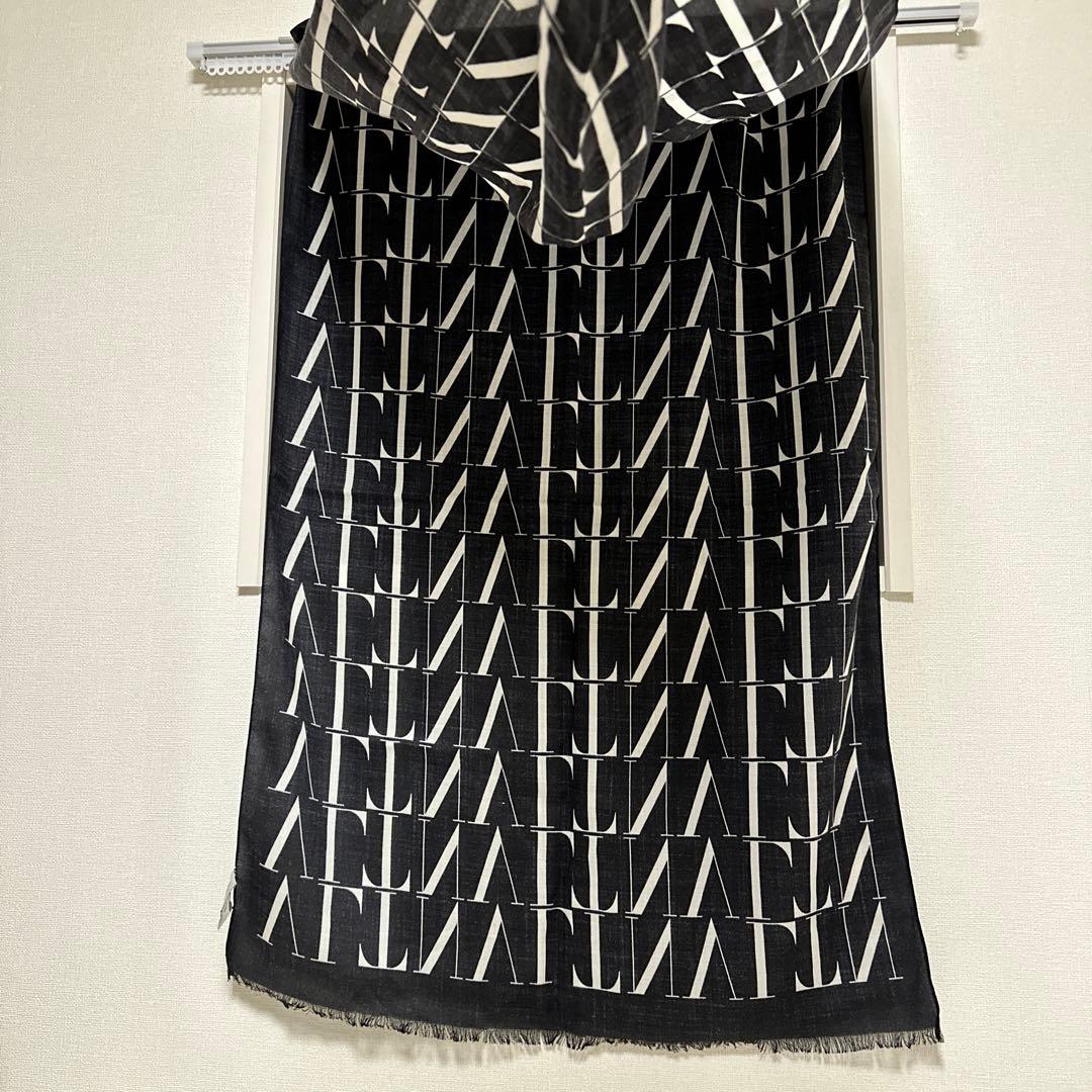 VALENTINO ロゴパターン ブラックストール