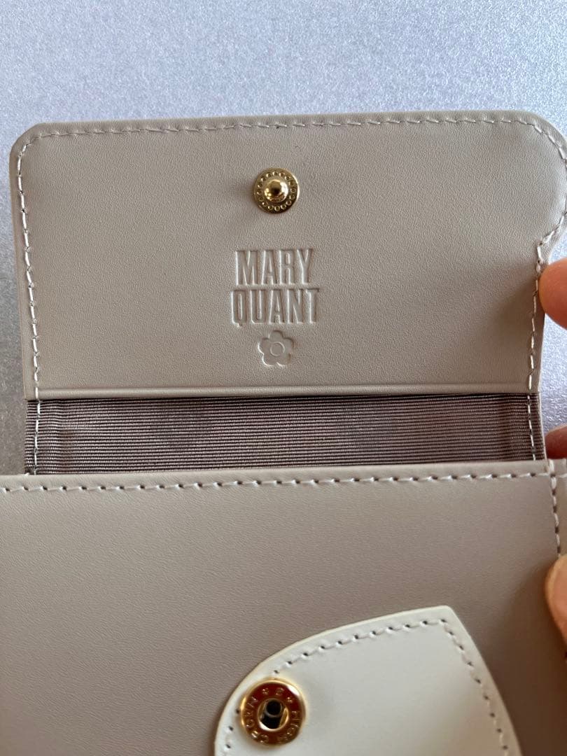【未使用】 MARY QUANT ハートインサイド ミニウォレット ベージュ