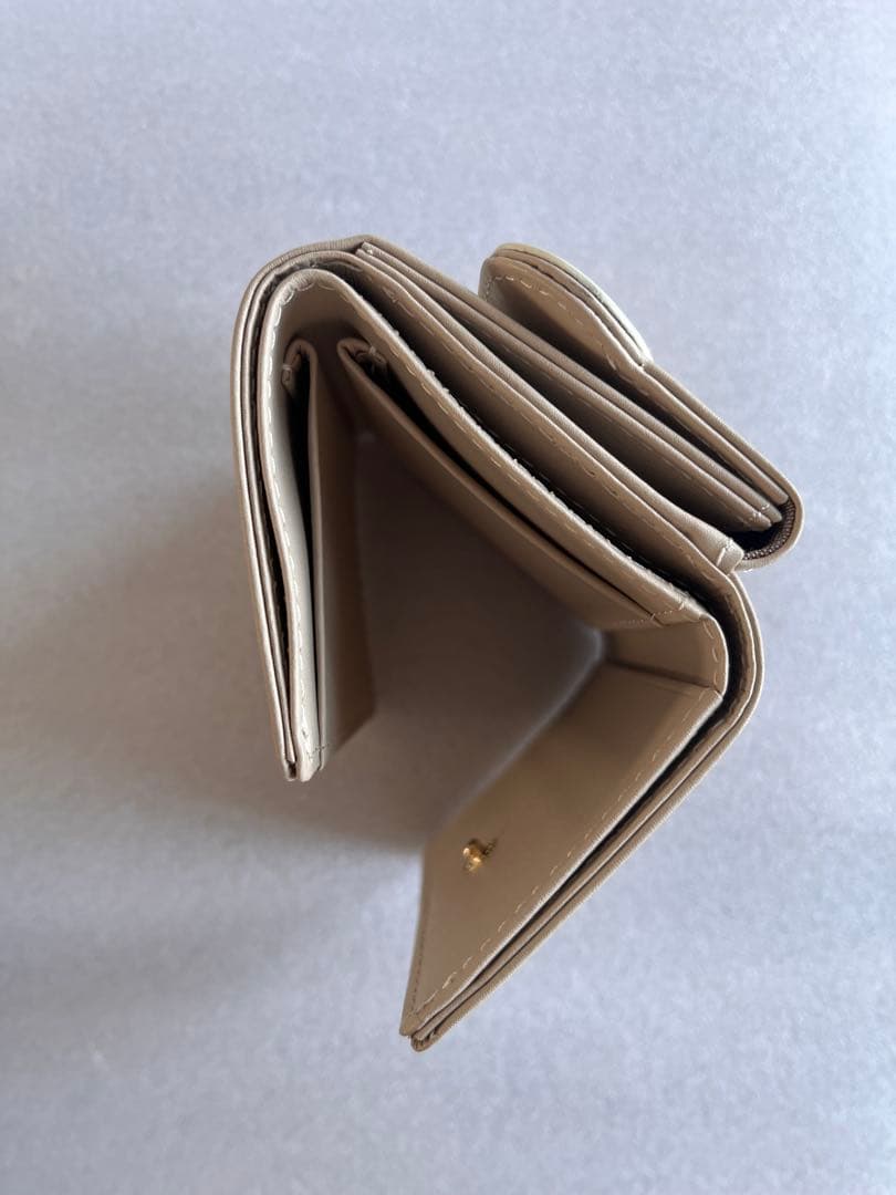 【未使用】 MARY QUANT ハートインサイド ミニウォレット ベージュ