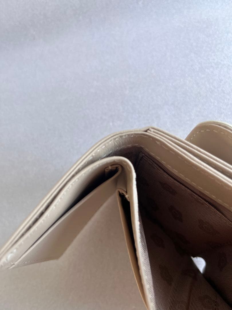 【未使用】 MARY QUANT ハートインサイド ミニウォレット ベージュ