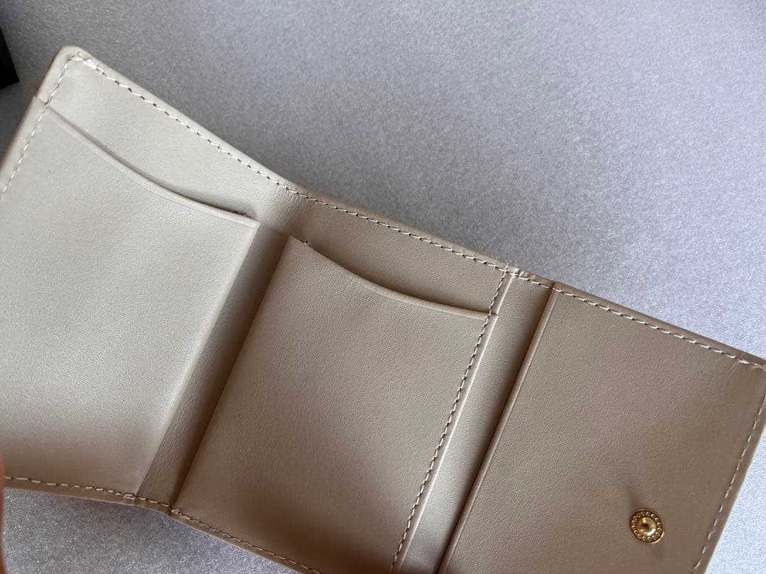 【未使用】 MARY QUANT ハートインサイド ミニウォレット ベージュ