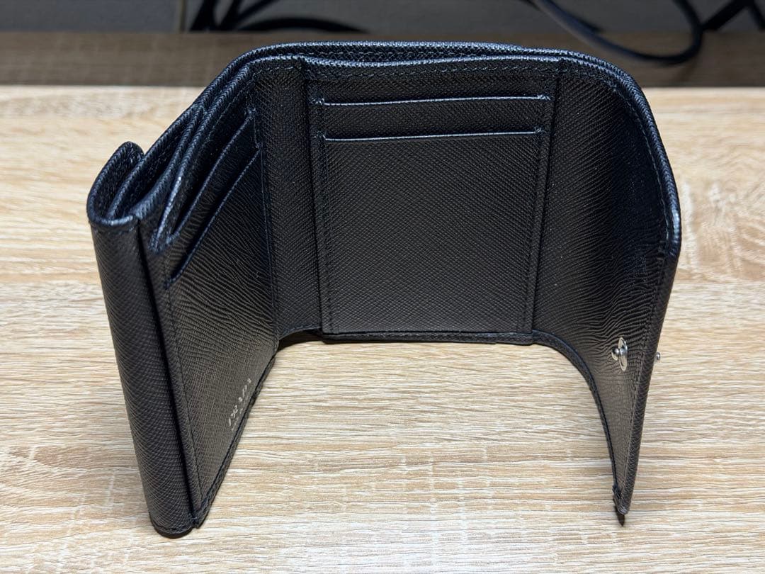 【美品】PRADA サフィアーノ　トライアングル　三つ折り　財布