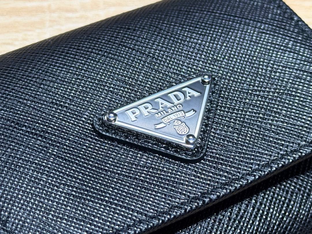 【美品】PRADA サフィアーノ　トライアングル　三つ折り　財布