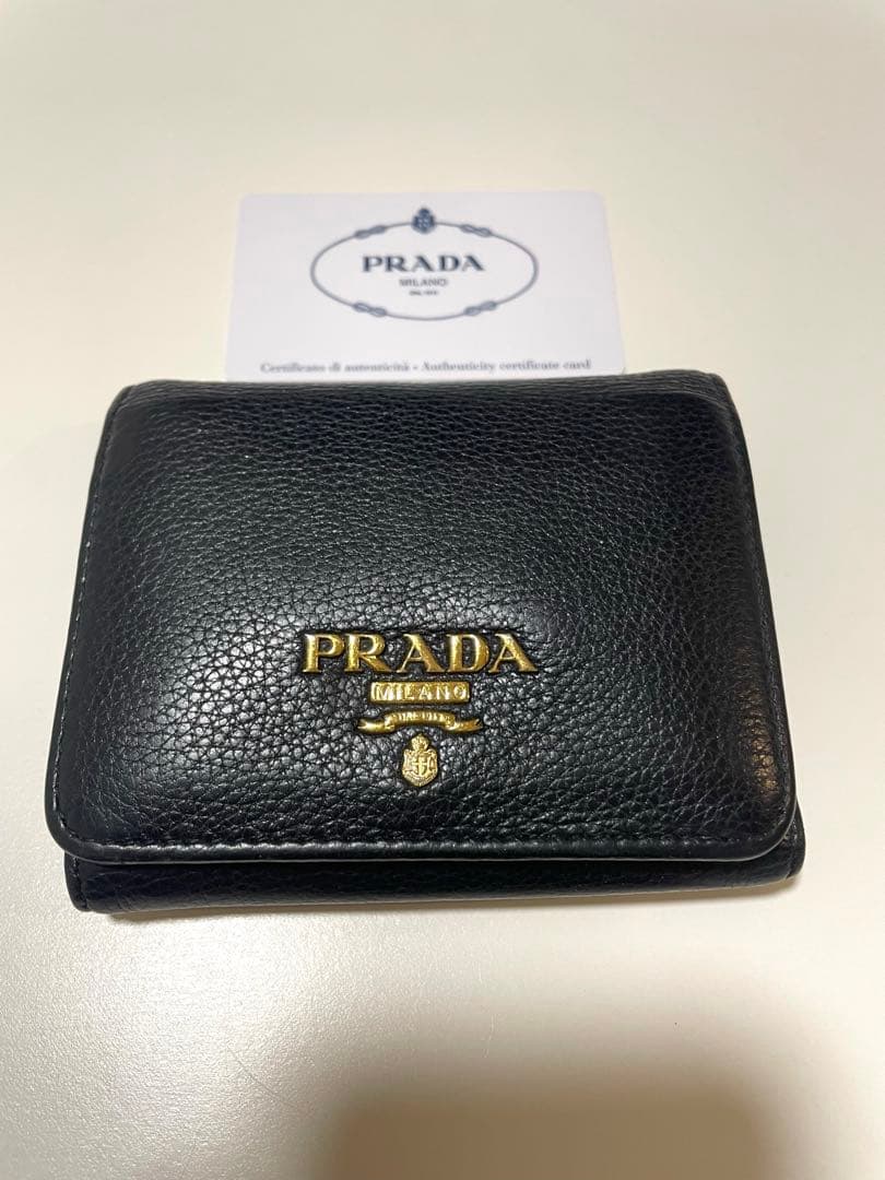 PRADA 三つ折り財布 ブラック