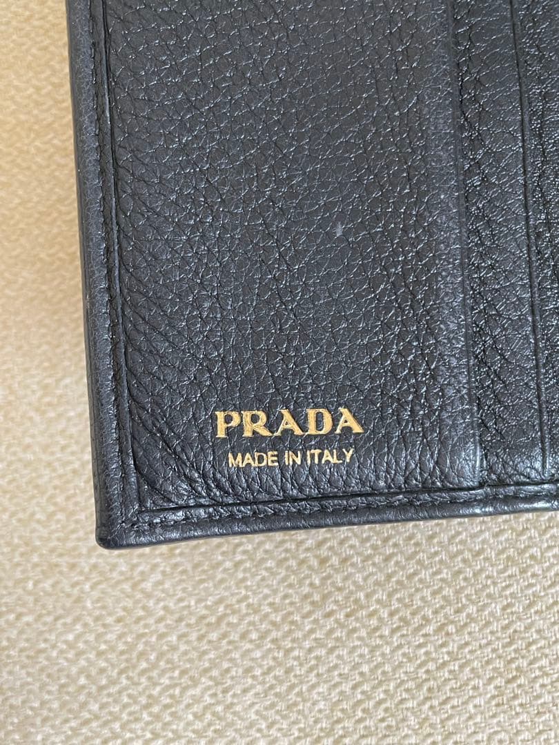 PRADA 三つ折り財布 ブラック