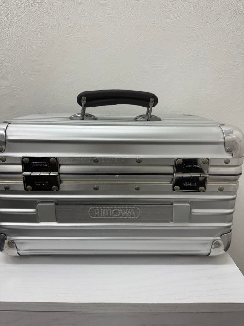 RIMOWA リモワ ビューティケース アルミ製 シルバーTSAロック付き ドイ